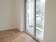 Große helle Wohnung mit Balkon und Garten