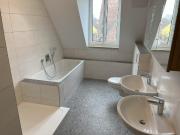 Große, lichtdurchflutete, komplett sanierte WG Wohnung...