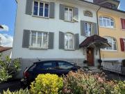 Grosse und schöne 3 Zimmerwohnung mit Mansarde an...