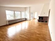 Große Wohnung am Bandelberg mit Kamin, Loggia, EBK & Garage