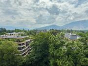 Große Wohnung in einer hohen Etage und mit hohem...