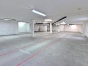 Großer Abstellraum mit Büro und Laderampe Großer Abstellraum mit Büro und Laderampe