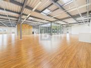 GROSSER HELLER SHOWROOM AN ZENTRALER LAGE