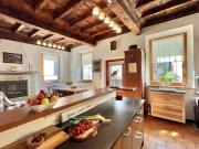 Grosses Dorfhaus mit Seesicht, schönem Garten und Parkplatz