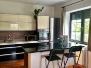 Großes Einfamilienhaus mit Pool und Garten