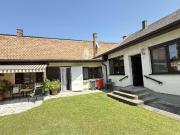 Großes Einfamilienhaus mit Veranda und Wirtschaftsanbau...