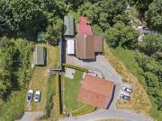 Großes Grundstück mit Garage und Werkstätten