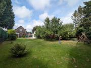 Großes Grundstück und ein altes Einfamilienhaus in...