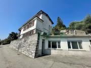 Großes Haus mit 3 Wohnungen unterschiedlicher Größe, mit...