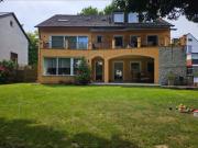 Großes Mehrfamilienhaus