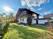 Großes, solides Wohnhaus mit Garage in Landskron