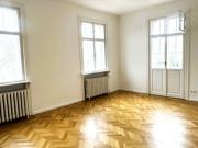 Großräumige 5 Zimmerwohnung im klassischen Altbau