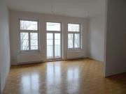 großzügige 2 Raum Wohnung in zentraler Lage mit Parkett,...