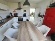 Großzügige 2 Zi Whg mit hellem Entree, Stellplatz &...