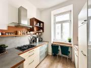 Großzügige 2 Zimmer Altbau Wohnung, ideal für WGs oder Paare