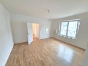 Großzügige 2 Zimmer ruhig & hell: Küche mit Durchreiche,...