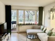 Großzügige 2 Zimmer Wohnung mit Küche und Balkon ins Grüne