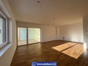 Großzügige 2 Zimmerwohnung mit sehr großer Loggia und Balkon