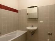 GROSSZÜGIGE 2 ZIMMERWOHNUNG NÄHE VOLKSTHEATER!...