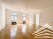 Großzügige 3 Zimmer Altbauwohnung mit Küche Nähe Landstraße!