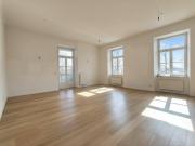 Großzügige 3 Zimmer Wohnung mit Charme und 15 m² Balkon...
