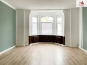 Großzügige 4 Raum Wohnung in einer Altbau Villa PKW...