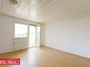 Großzügige 4 Zimmer Wohnung mit Loggia und Stellplatz –...