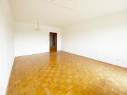 Großzügige 4 Zimmer Wohnung mit sonniger Loggia