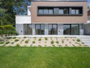 Großzügige 4 Zimmer Wohnung mit Terrasse und Garten