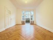 Großzügige 5 Zimmer Altbauwohnung mit Terrasse und...