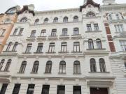 Großzügige Altbauwohnung im 2. Stock mit Potenzial und...