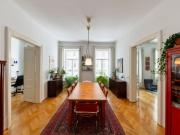 Großzügige Altbauwohnung im Herzen des Stuwerviertels