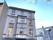 Großzügige Altbauwohnung im Schatten der Probsteikirche !