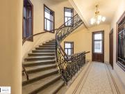 Großzügige Altbauwohnung mit außergewöhnlichem Potenzial