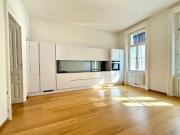 Großzügige Altbauwohnung mit kleinem Balkon in...