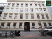 Großzügige Altbauwohnung – Top Investment beim...