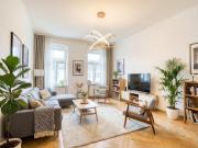 Großzügige Altbauwohnung zum Renovieren – zentrale Lage...