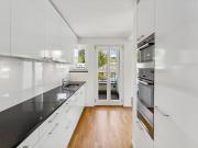 Grosszügige Attikawohnung im Seefeld mit direkter Lage...