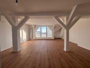 Großzügige Dachgeschosswohnung in begehrter Lage am...