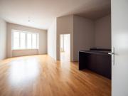 Großzügige Dachgeschosswohnung in historischem Stilhaus...