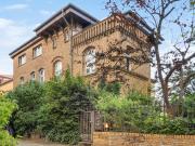 Großzügige Dachgeschosswohnung mit Dachterrasse und...