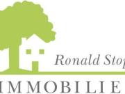 Großzügige DG 2 Zimmer mit Laminat und EBK in guter Lage!