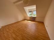 Großzügige DG Wohnung mit EBK in top Lage