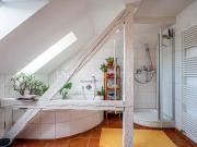 Großzügige Drei Zimmer DG Wohnung in der Nähe des Feuersees