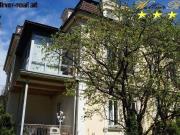 Großzügige, edle 3 Zimmer Wohnung in wunderbarer Altbauvilla