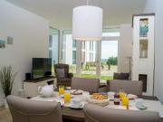 Großzügige, elegante Ferienwohnung mit Meerblick nur 50...