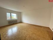 großzügige familienwohnung mit balkon und garage!
