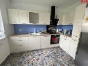 Großzügige Familienwohnung mit Balkon und Garage!