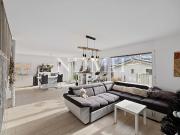 Großzügige freistehende Villa mit großem Garten