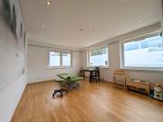 Großzügige & Helle Geschäfts und Praxisfläche mit 3...